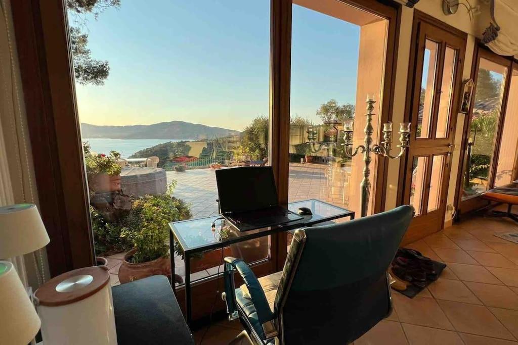 Villa Mit Whirlpool Und Phantastischer Aussicht Capoliveri  Buitenkant foto