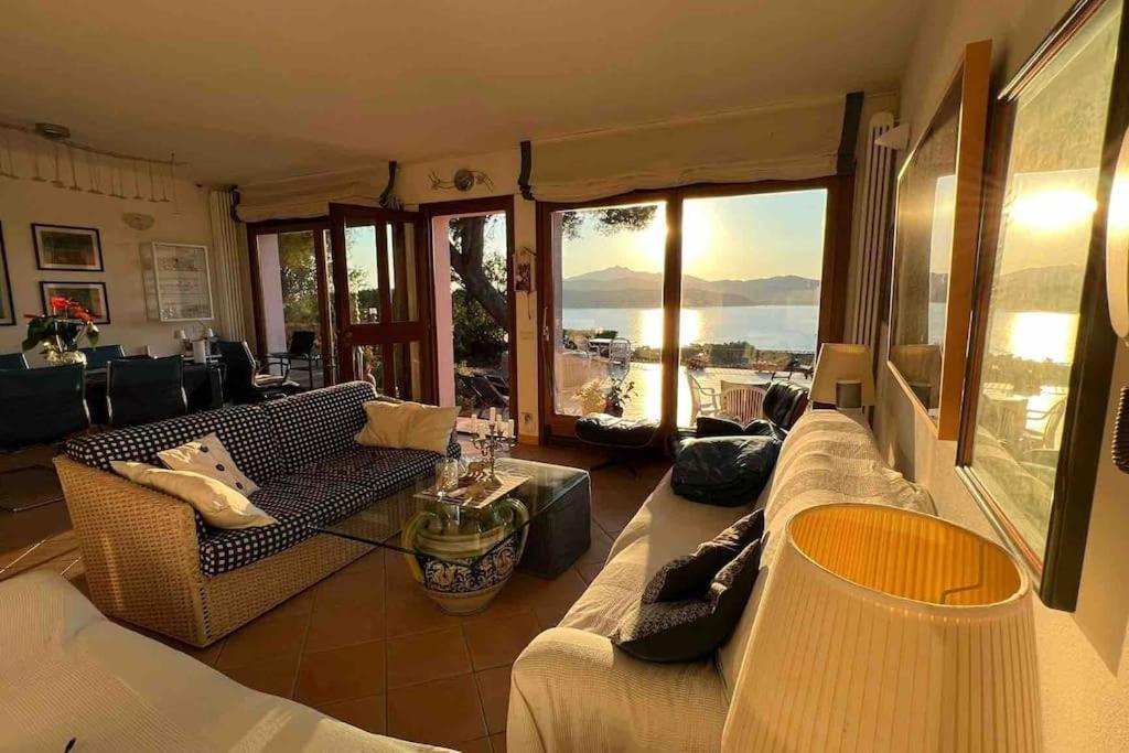 Villa Mit Whirlpool Und Phantastischer Aussicht Capoliveri  Buitenkant foto