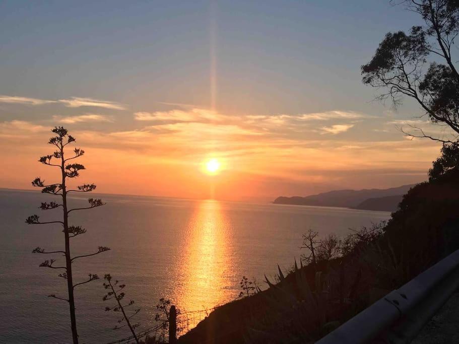 Villa Mit Whirlpool Und Phantastischer Aussicht Capoliveri  Buitenkant foto