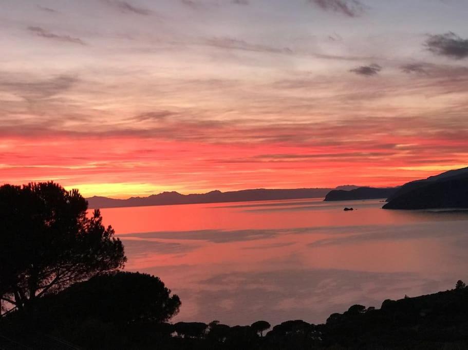 Villa Mit Whirlpool Und Phantastischer Aussicht Capoliveri  Buitenkant foto