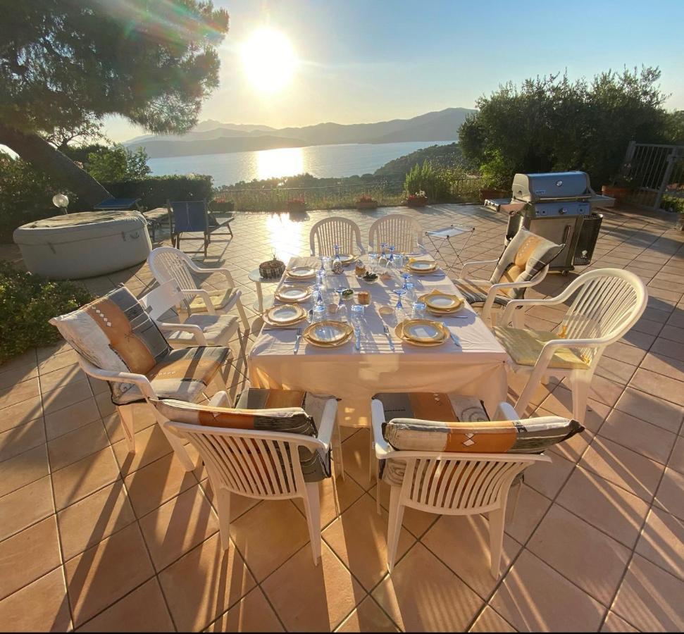 Villa Mit Whirlpool Und Phantastischer Aussicht Capoliveri  Buitenkant foto